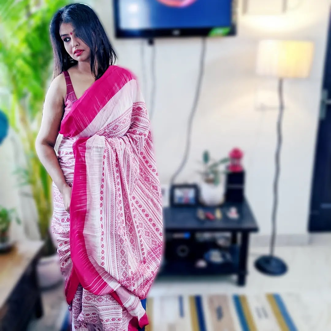 WhiteRed Handloom Begumpuri Chatai