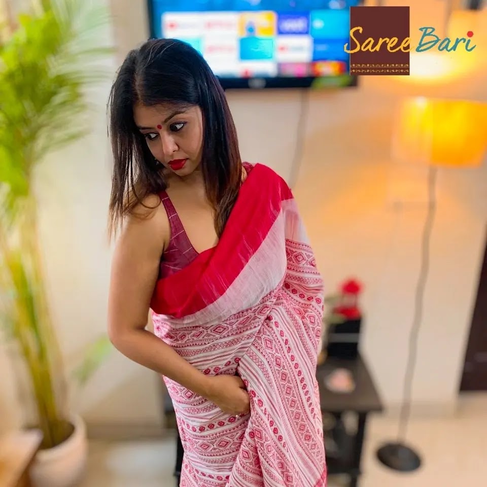 WhiteRed Handloom Begumpuri Chatai