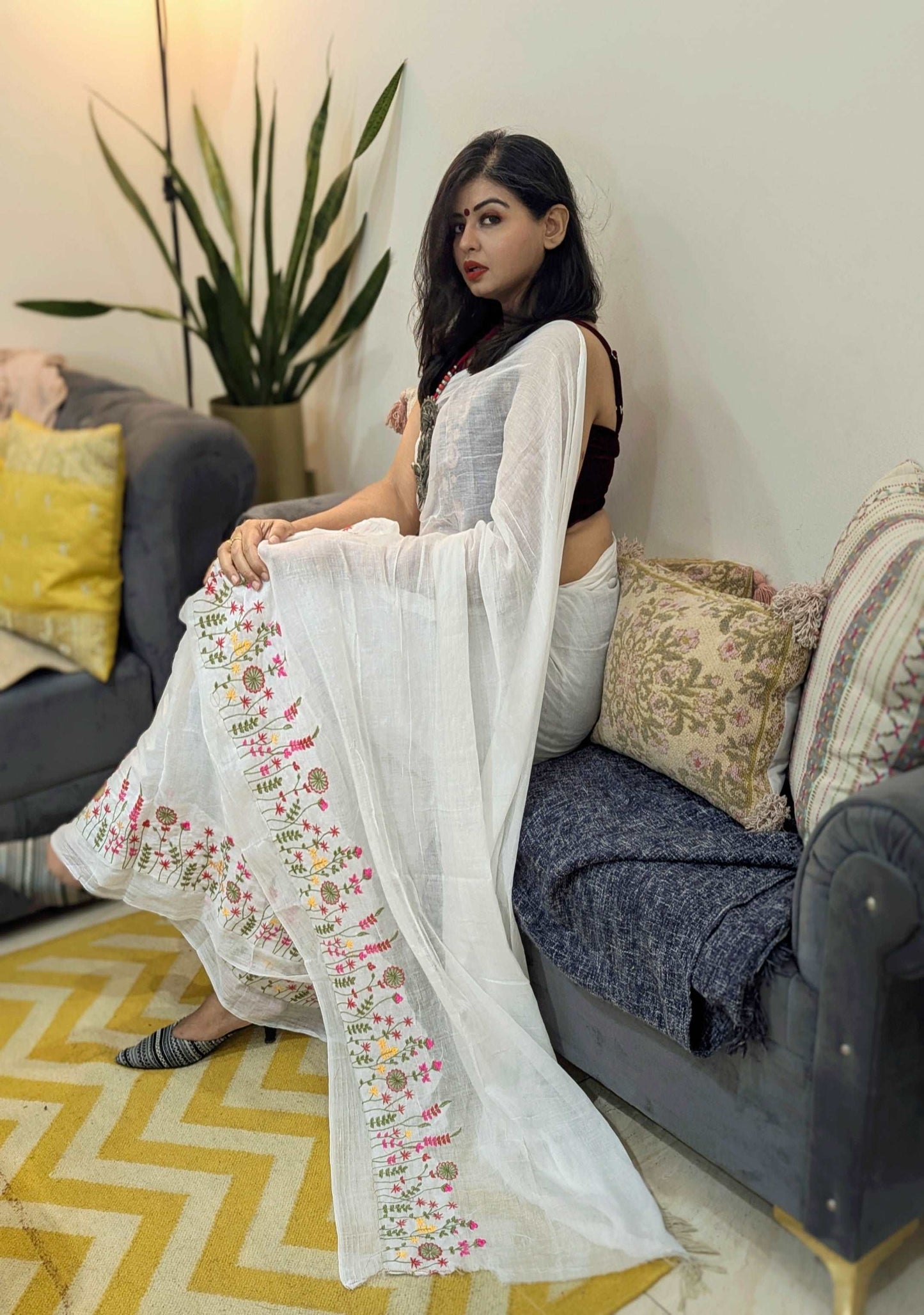 Prism Elegance White Mul Handloom Saree