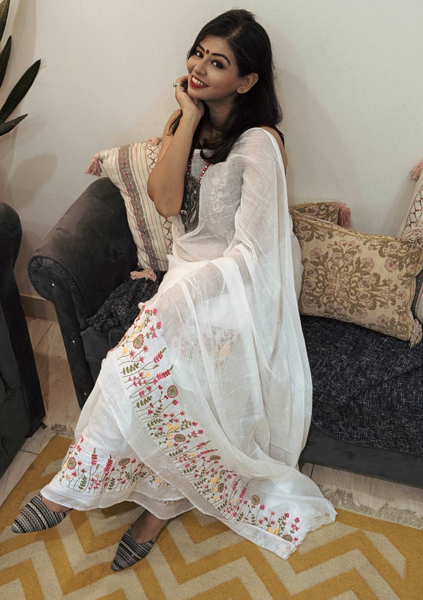 Prism Elegance White Mul Handloom Saree