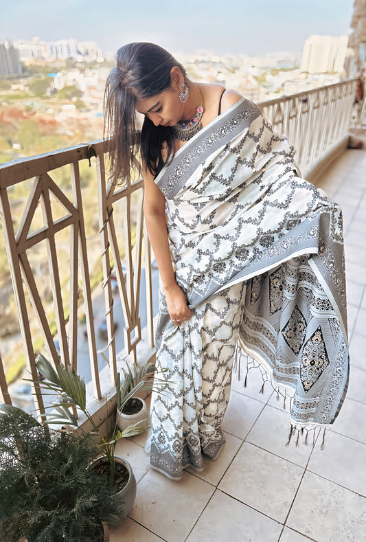 Midnight Harmony Bengal Handloom Saree