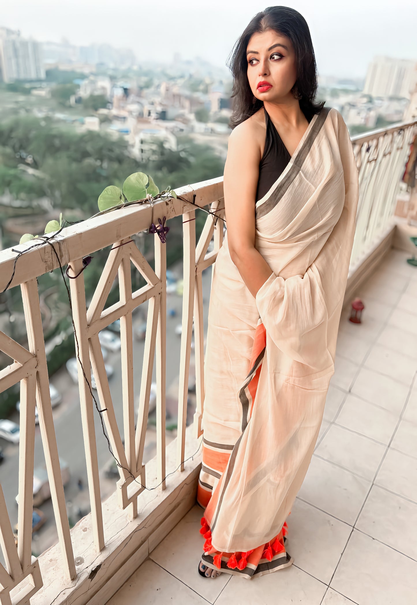 Sandhya Sutra – Handloom Mul Saree with Tangerine Tassels