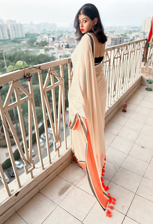 Sandhya Sutra – Handloom Mul Saree with Tangerine Tassels