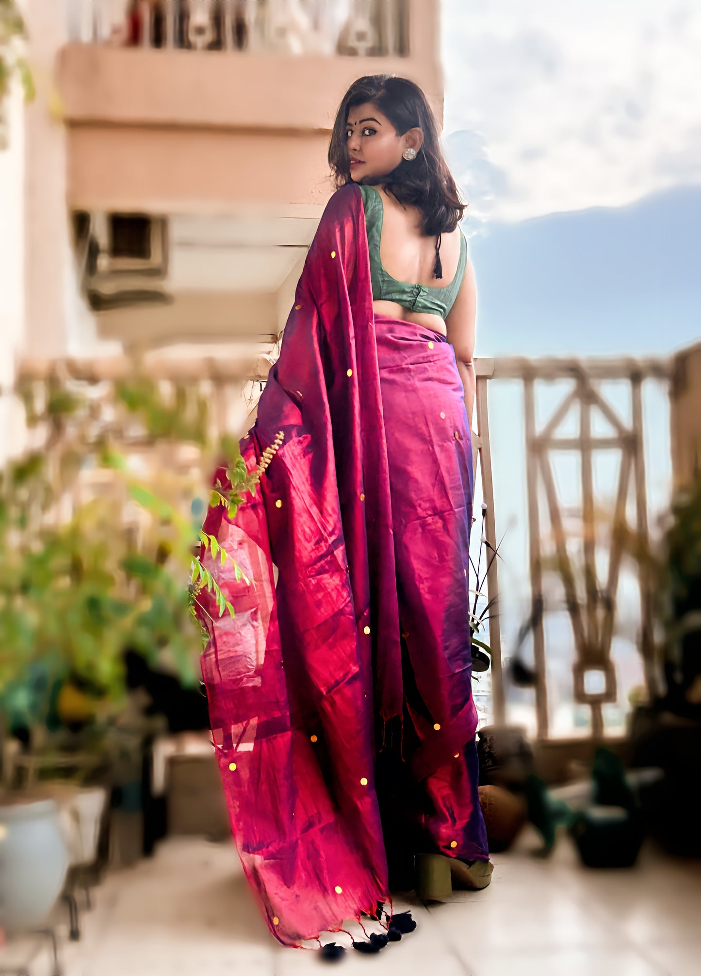 Noorvira – Wine Gold Bengal Tissue Saree with Sitara Sparkle