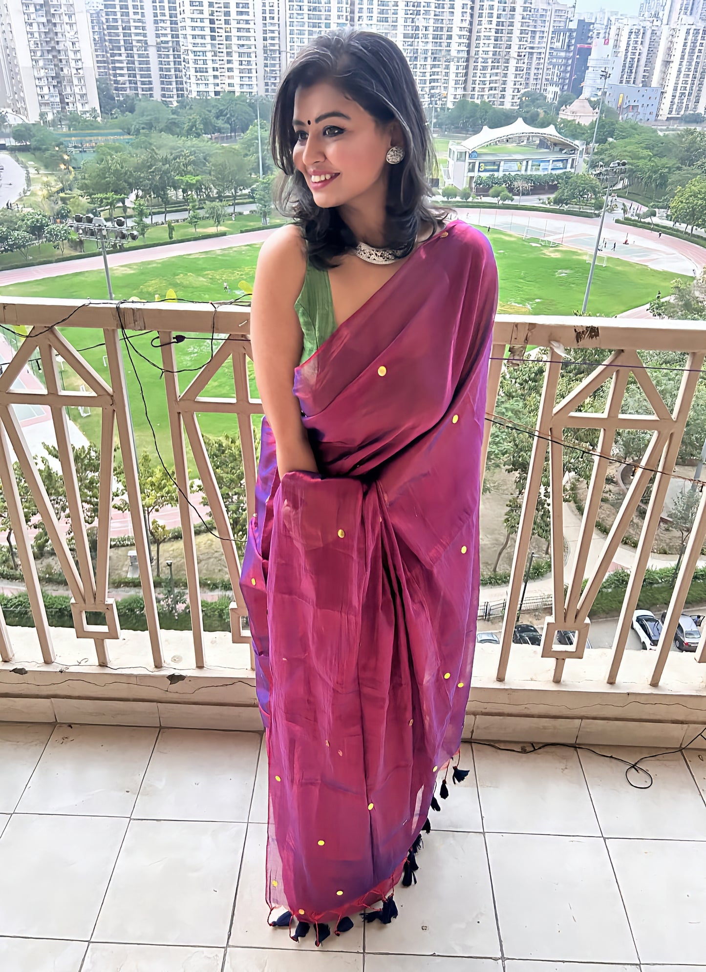 Noorvira – Wine Gold Bengal Tissue Saree with Sitara Sparkle