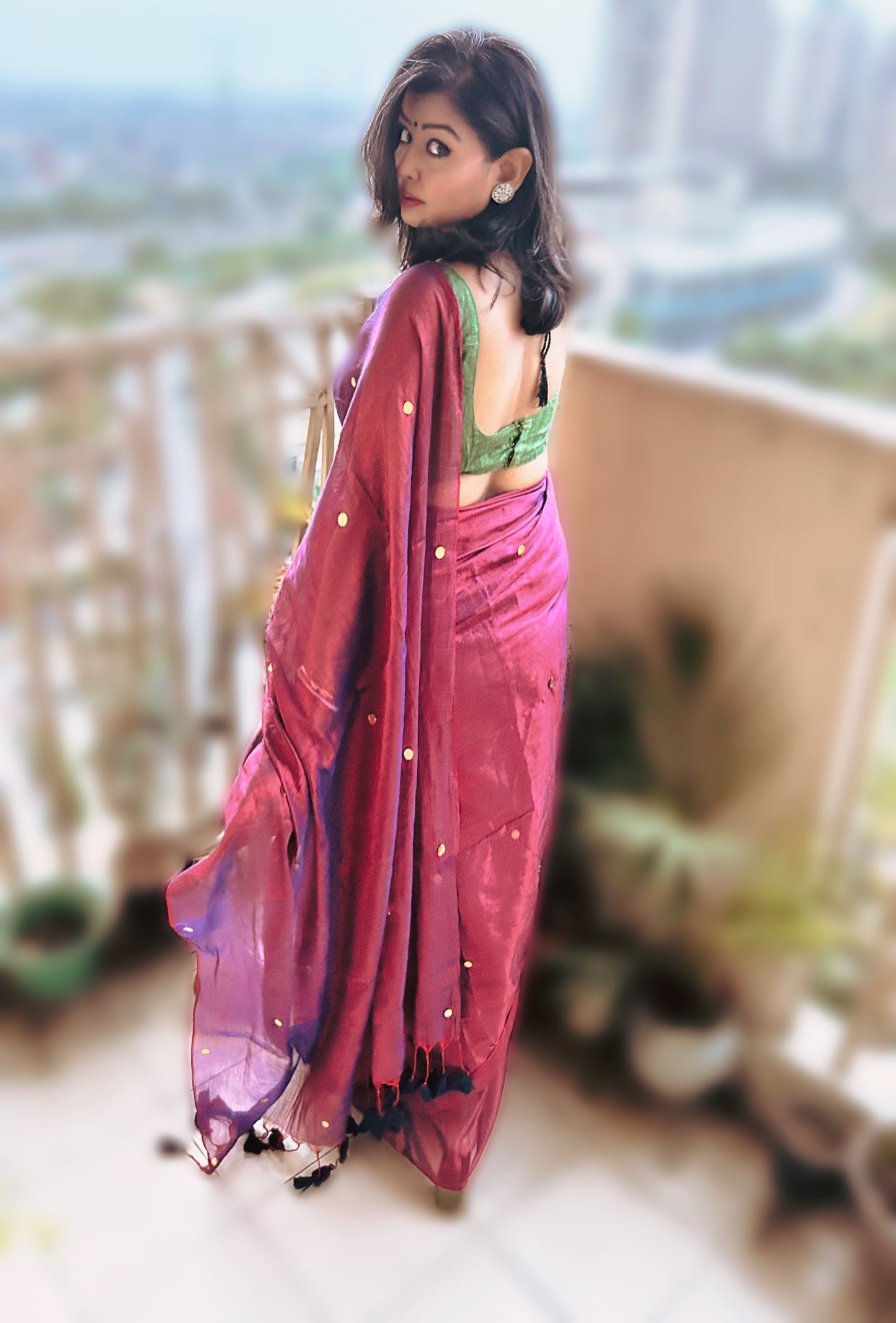 Noorvira – Wine Gold Bengal Tissue Saree with Sitara Sparkle