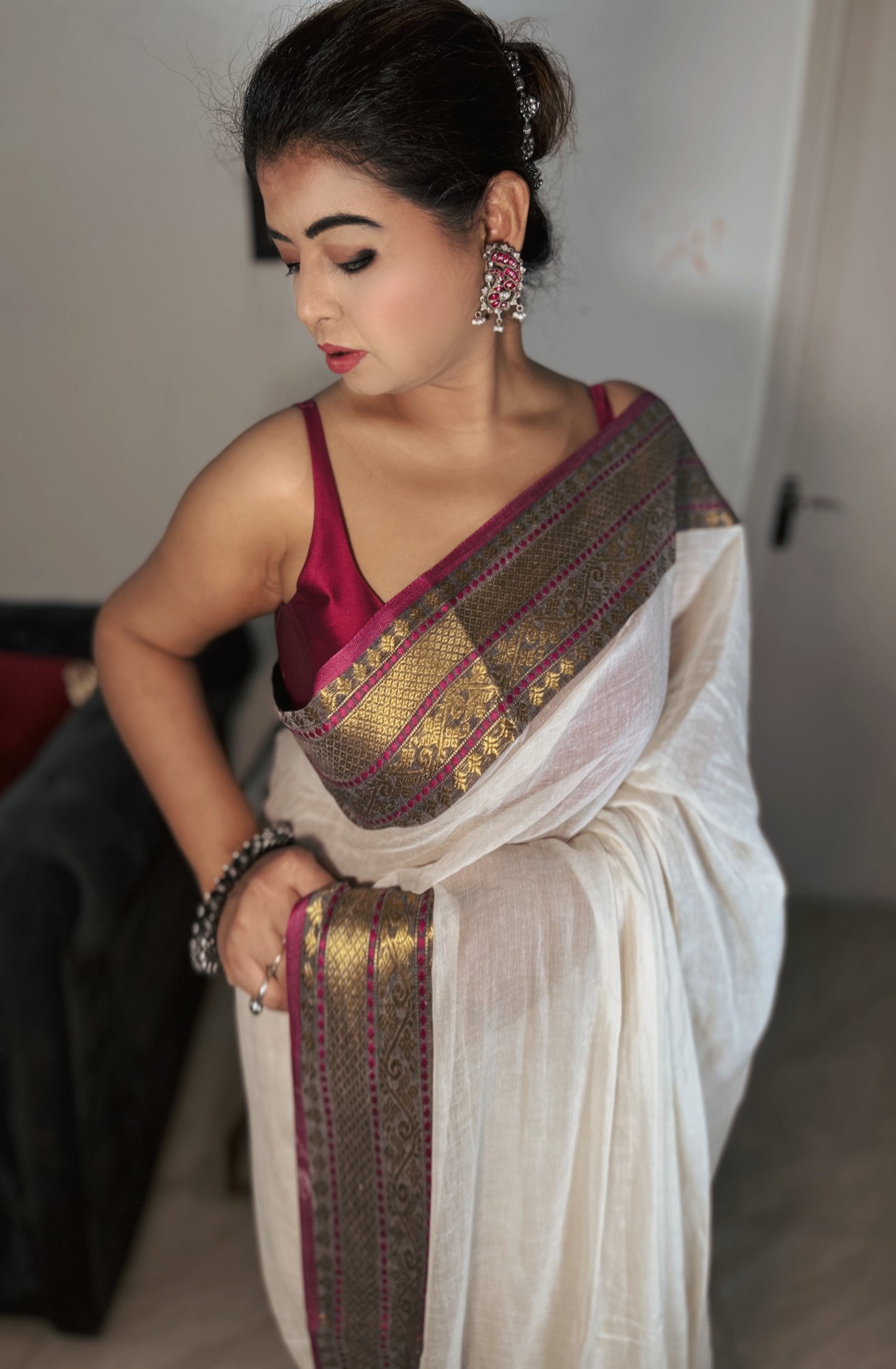 Ivory Varnika – Pure Handloom Mul Saree