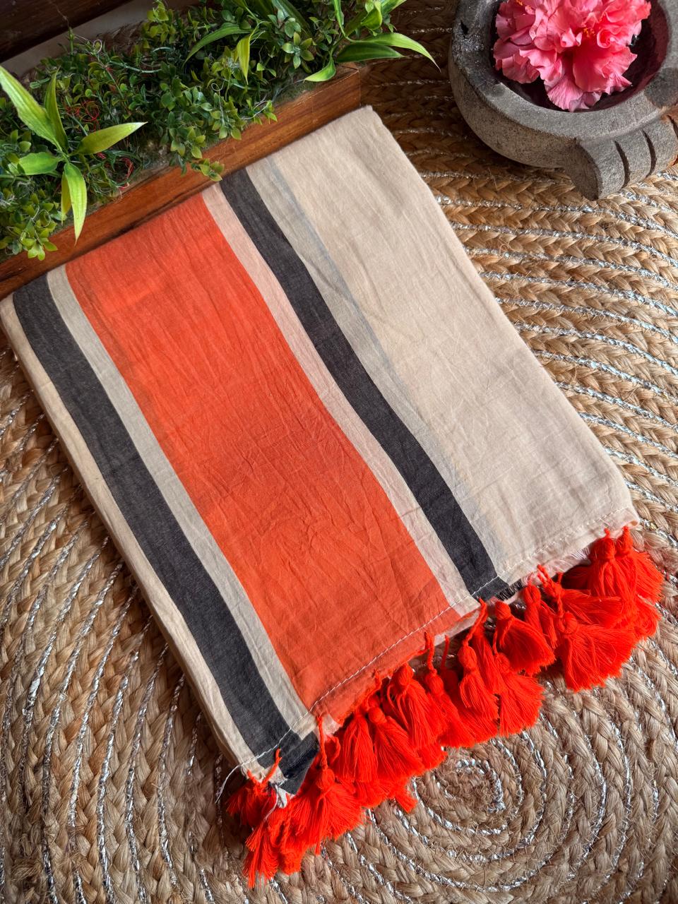 Sandhya Sutra – Handloom Mul Saree with Tangerine Tassels