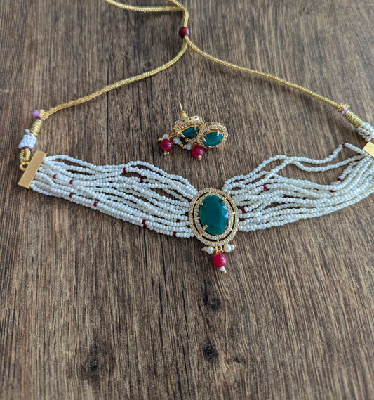Elegance Emerald Pearl Necklace