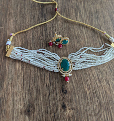 Elegance Emerald Pearl Necklace