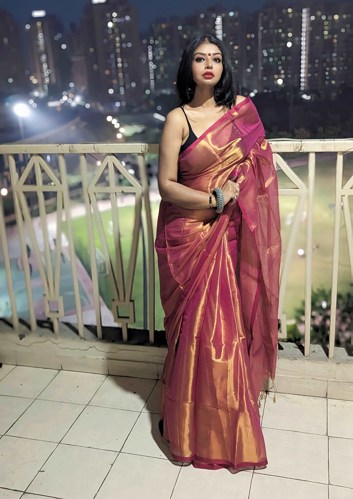 Sunset Symphony: Orange and Maroon Dual Tone Tissue Mul Saree - SareeBari