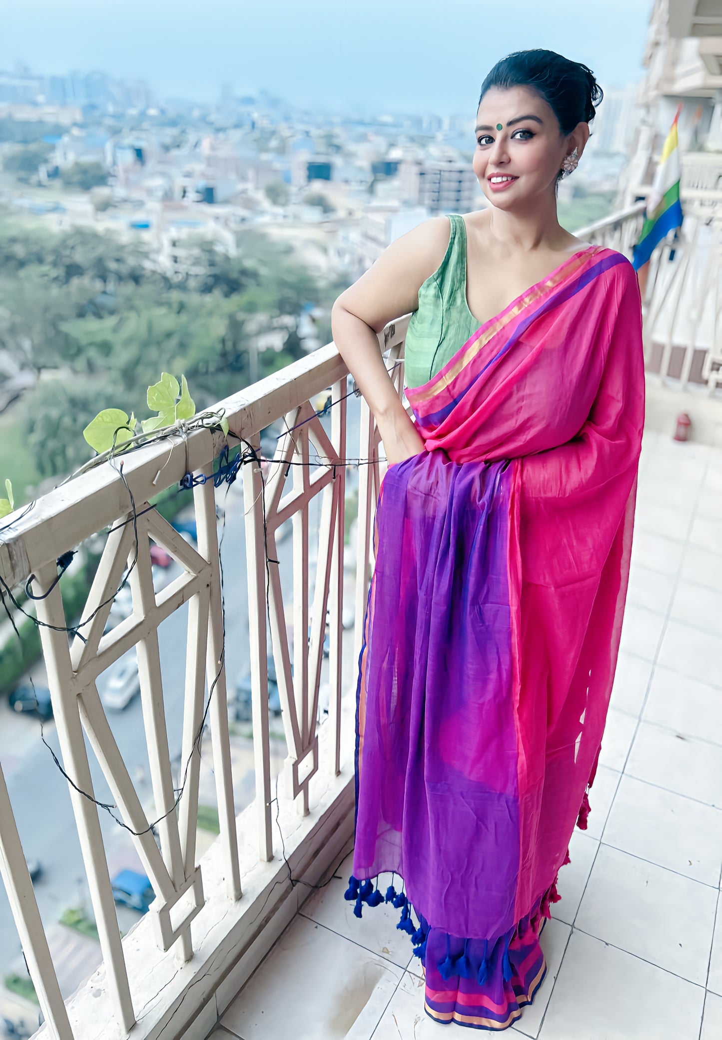Rang Bahaar – Pure Handloom Mul Saree in Magenta and Purple