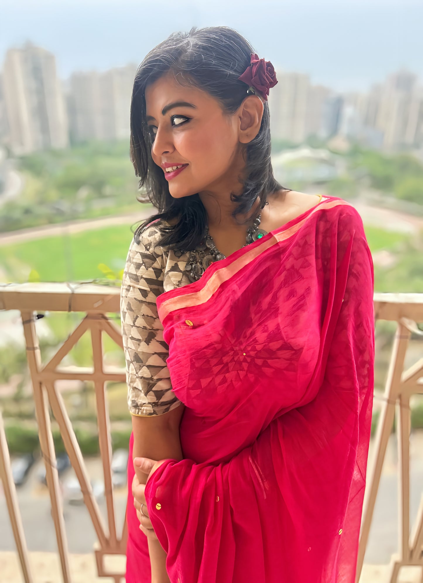 Rani Noor” – Pure Handloom Mul Saree with Sequin Work & Tissue Crush Palla