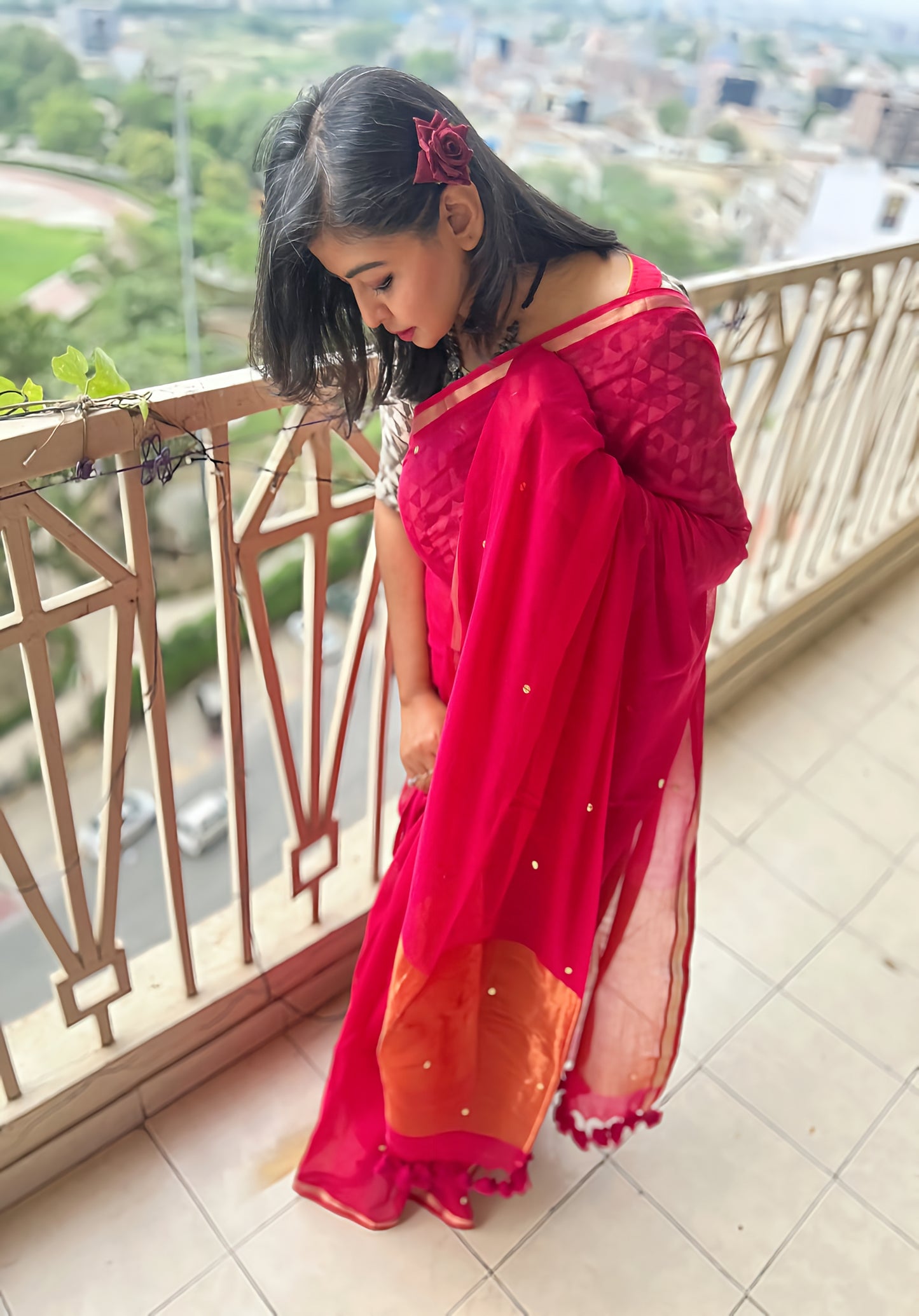 Rani Noor” – Pure Handloom Mul Saree with Sequin Work & Tissue Crush Palla