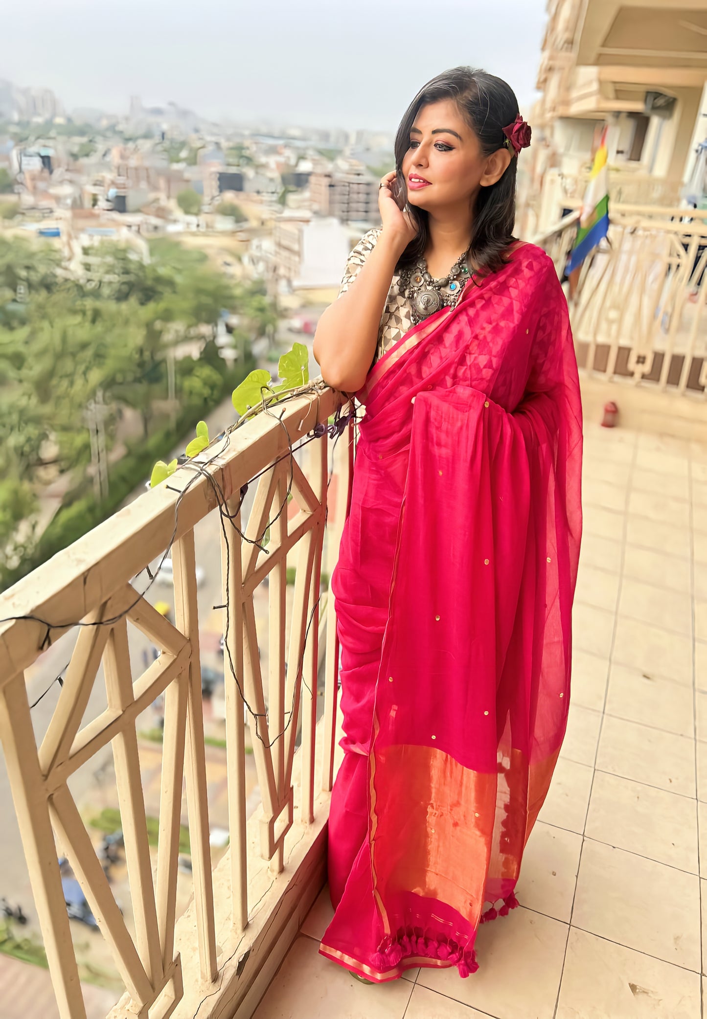 Rani Noor” – Pure Handloom Mul Saree with Sequin Work & Tissue Crush Palla