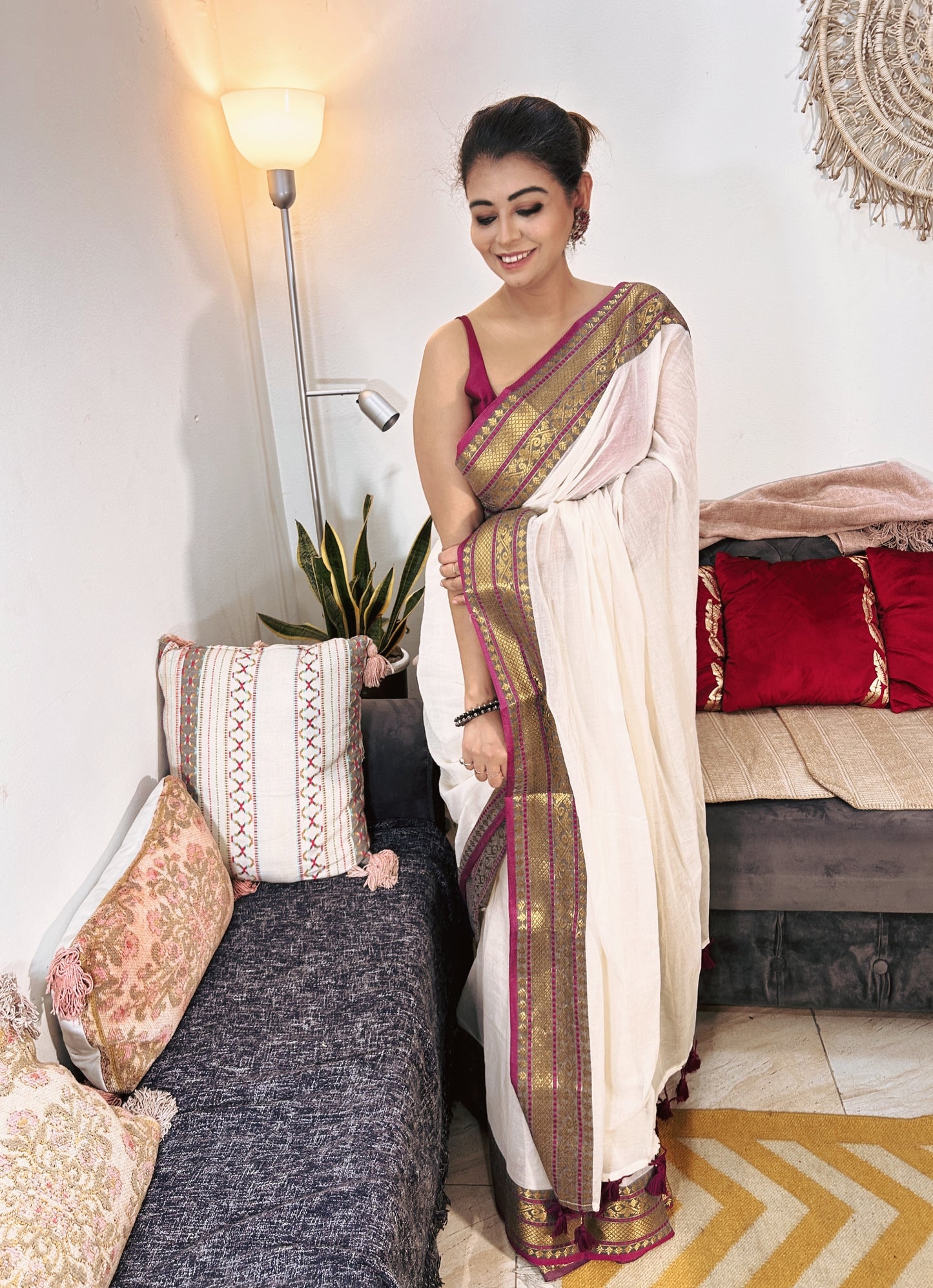Ivory Varnika – Pure Handloom Mul Saree