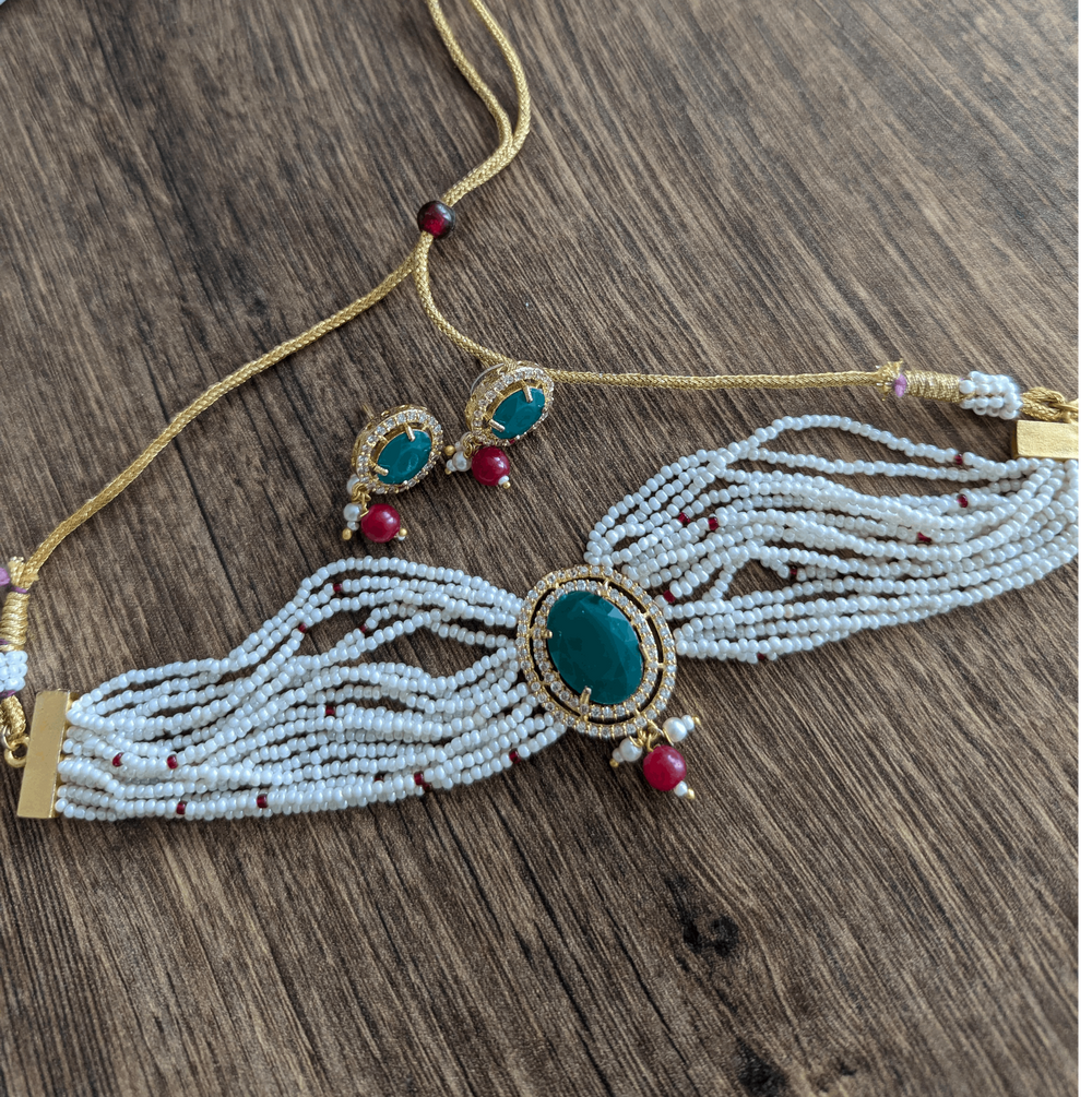 Elegance Emerald Pearl Necklace