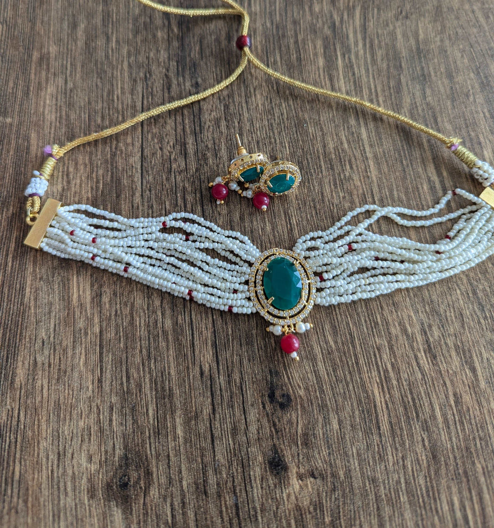 Elegance Emerald Pearl Necklace